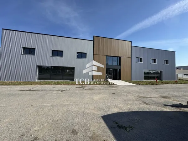 Immeuble industriel 2620 m²