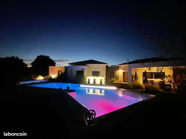 Villa d architecte recente avec piscine