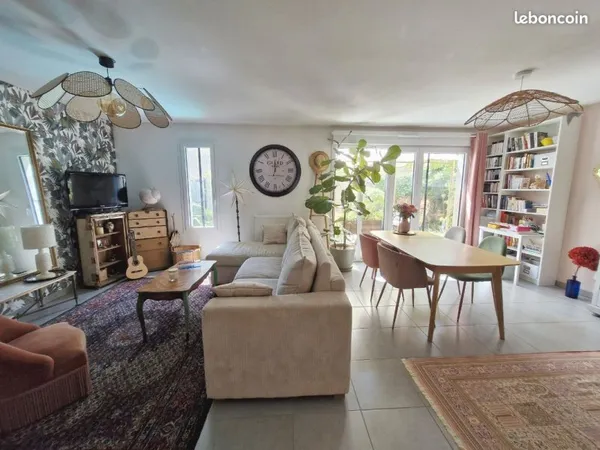 Maison récente avec jardin cosy, garage et parking — Le Bouscat (limite Bruges)