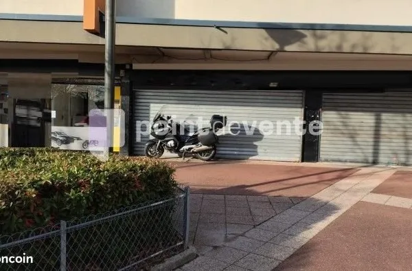 Local commercial 90 m²