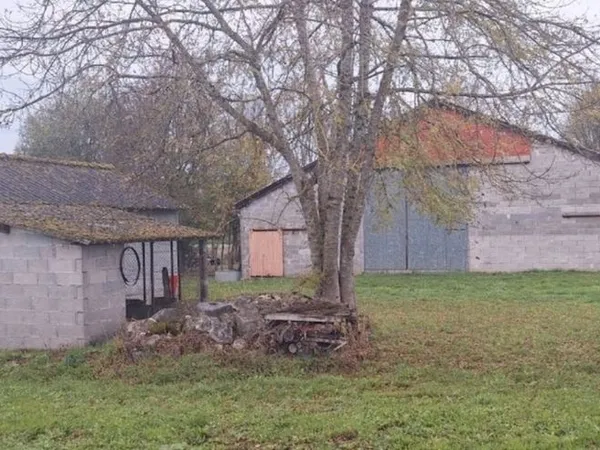 Maison, grange et dépendances