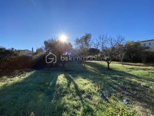 Terrain 719 m²