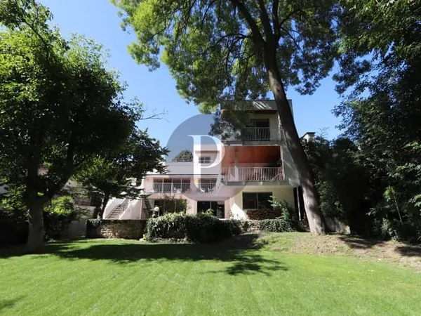 Maison avec jardin et terrasses