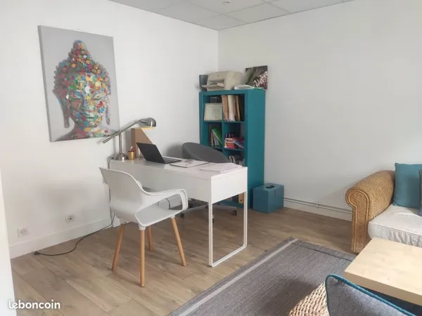 Bureau disponible les mercredis et samedis 220/mois