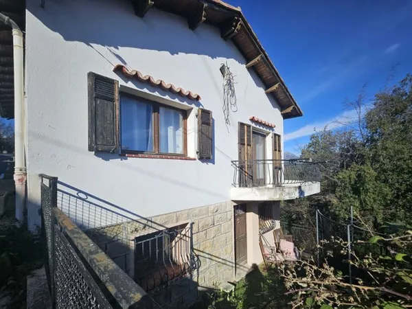 BERRE-LES-ALPES - Maison 4 Pièces