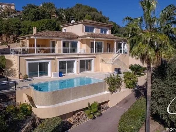 Villa 8 pièces 297 m²