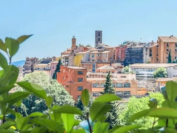 Immeuble loué avec 5 appartements + un commerce à GRASSE