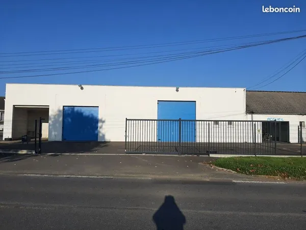Local 470 m² LA MEILLERAYE DE BRETAGNE