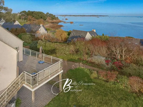 A vendre maison lumineuse avec panorama mer, à deux pas du port et des plages de Loguivy-de-la-mer
