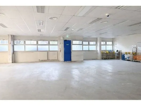 Local d'activité 320 m²