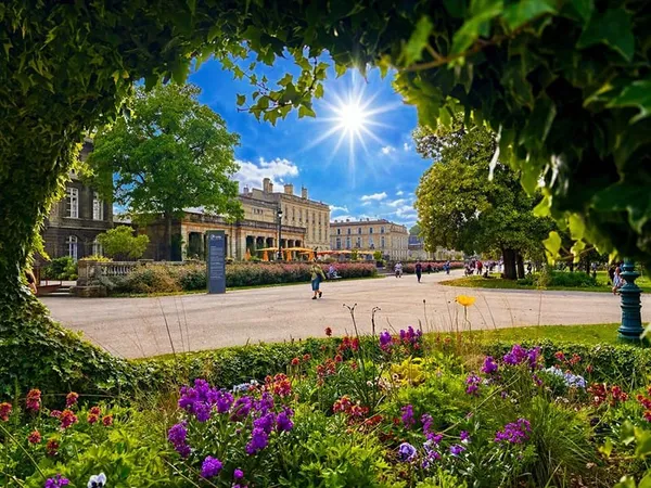 MAISON JARDIN PUBLIC