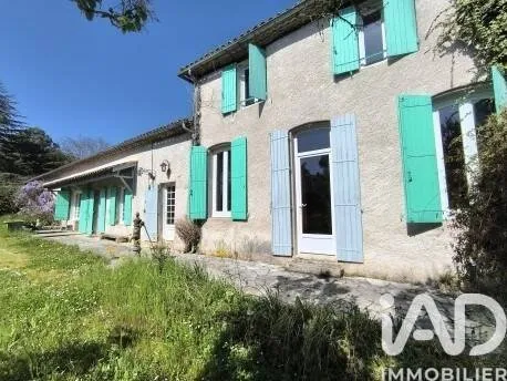 Maison 10 pièces 242 m²