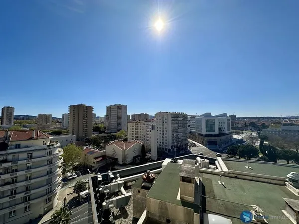 TOULON CHAMP DE MARS T1 30 M2 DERNIER ETAGE