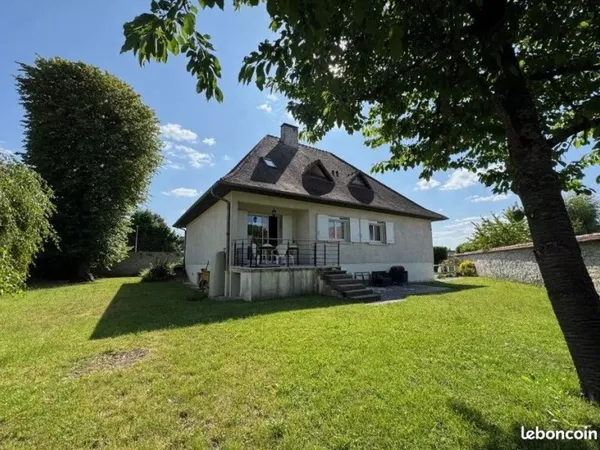 Maison individuelle 8 pièces 240 m2 - Grand jardin