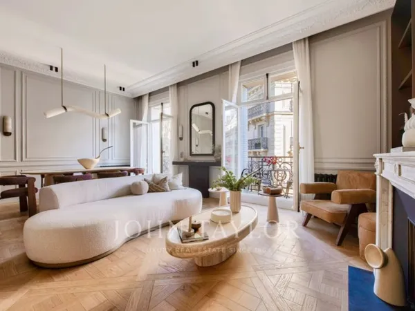 Proche du Palais Galliera superbe turnkey