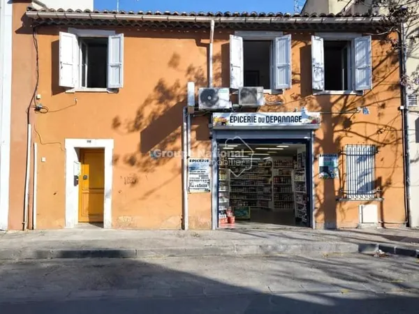 CARPENTRAS - IMMEUBLE COMMERCE + APPARTEMENT