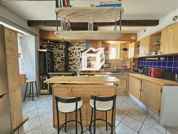 Grande maison de village T6 avec cachet Luc, proche Rodez