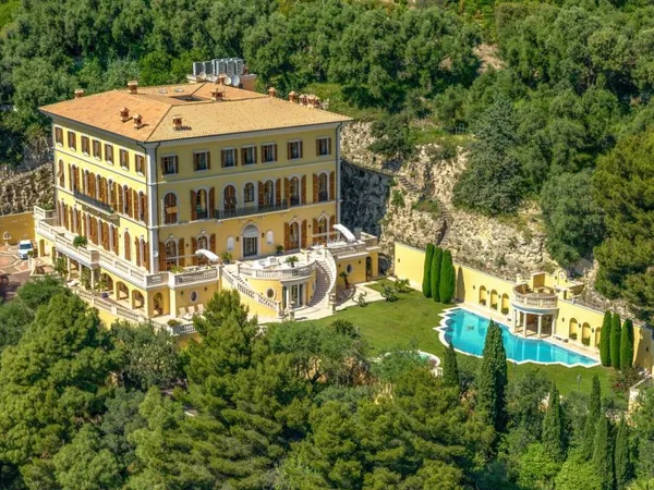 Villa 18 pièces 1797 m²