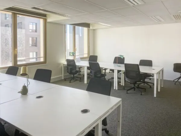 Espace de travail privé personnalisé en fonction des besoins uniques de votre entreprise à Saint Que
