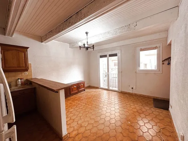 À vendre à Port-Vendres : appartement de 3 pièces avec cour