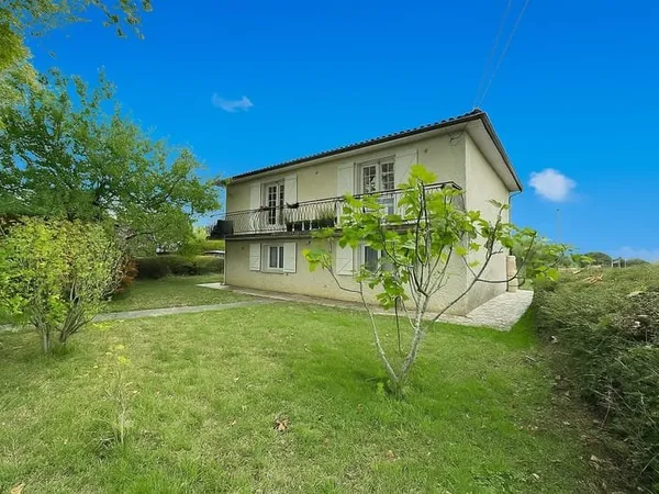 Maison familiale avec piscine et jardin