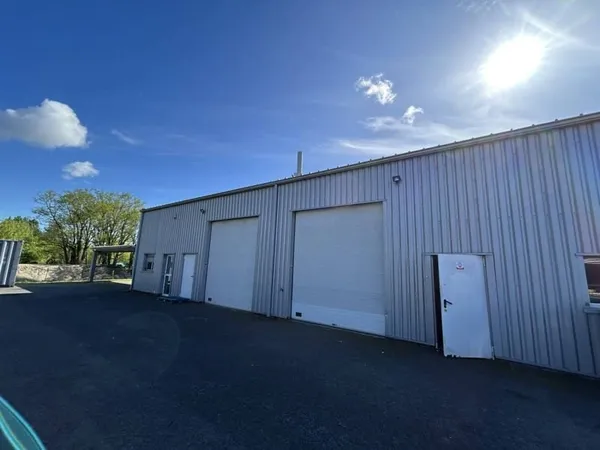 Local d'activité 180 m²
