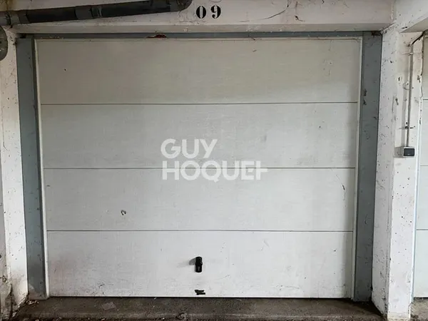 Garage de 13.6 m² à vendre loué