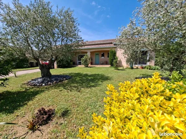 Maison 6 pièces 135 m2 sur terrain 775m2 piscine