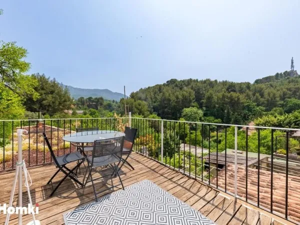 Appartement T2 de 30 m2 à Roquevaire 13360, Rue du Calvaire