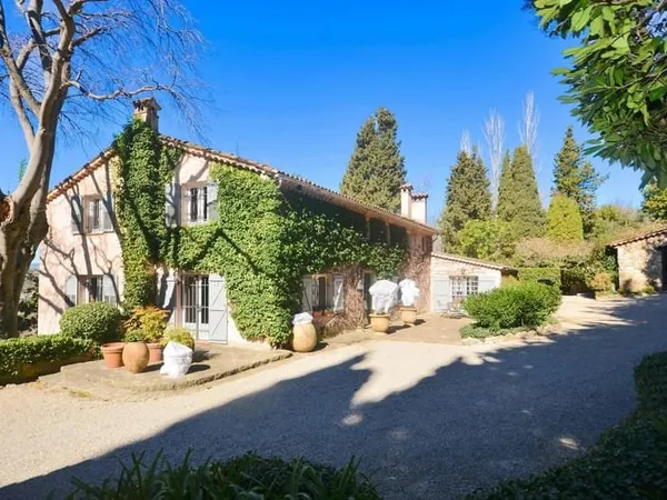 Maison 9 pièces 420 m²