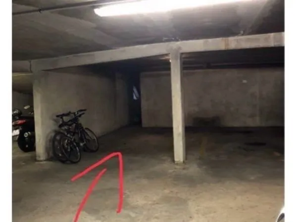Place de parking souterrain 15 m²