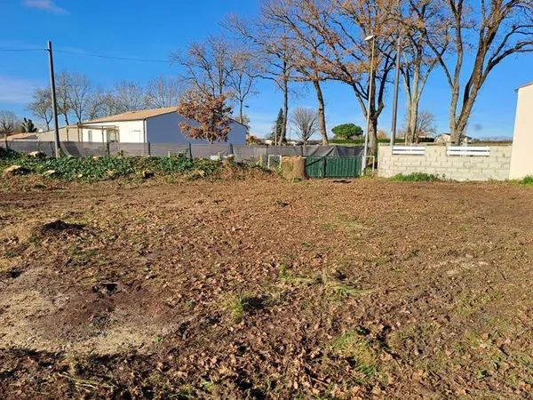 Terrain 325 m²