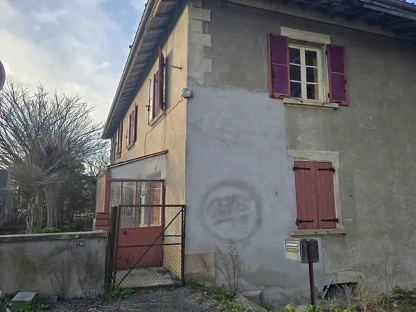 Bureaux/Locaux d'activité à rénover de 65m² avec terrain de