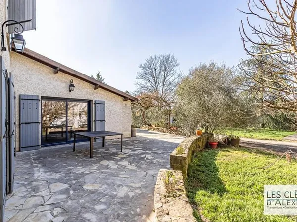 Maison de charme en pierre de 190 m² dans un environnement privilégié