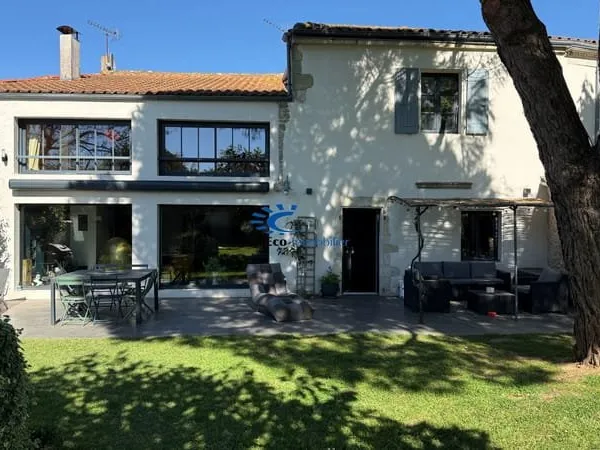 PROPRIETE CHARENTAISE 235 M² 5 CHAMBRES PISCINE