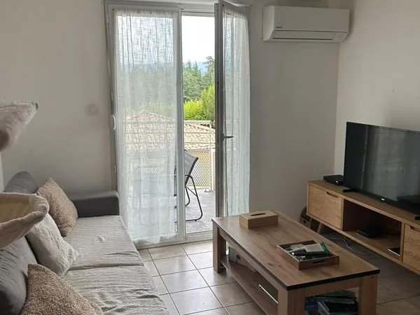 T2 Résidence 3 ième étage ascenseur Clim et Garage