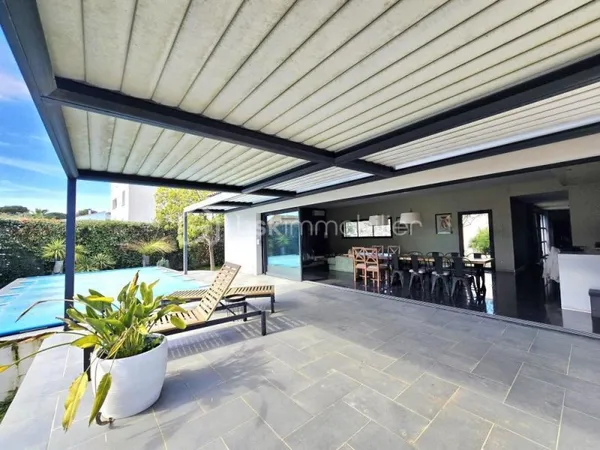 PISCINE - 4 CHAMBRES - GARAGE