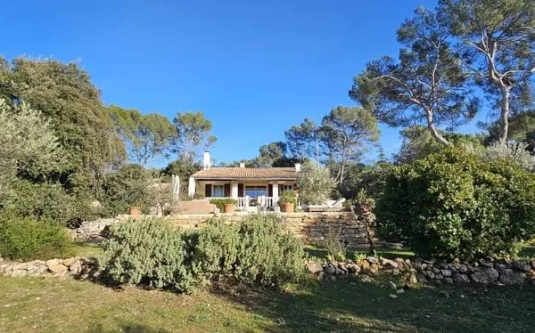 Propriété sur Carces, avec piscine et jacuzzi
