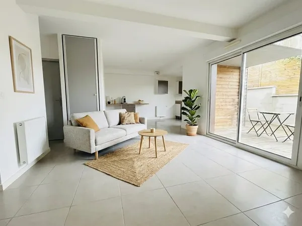 T3 Lumineux avec Grande Terrasse