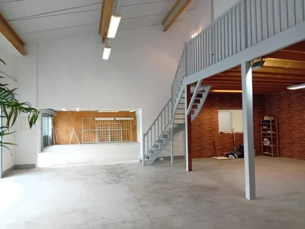 Bureaux 5 pièces 360 m²