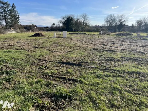 Terrain 595 m²
