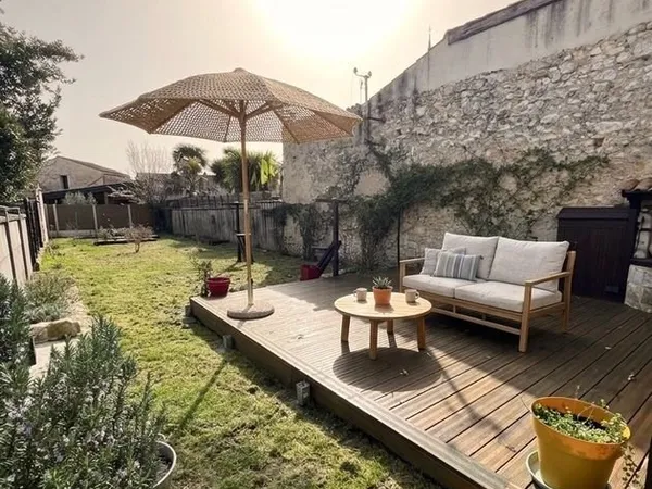 Maison centre Lesparre- Jardin, Terrasse & Dépendance 32 m2