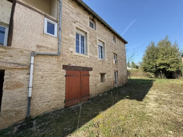Maison en pierre avec travaux de finition à prévoir - Tournus