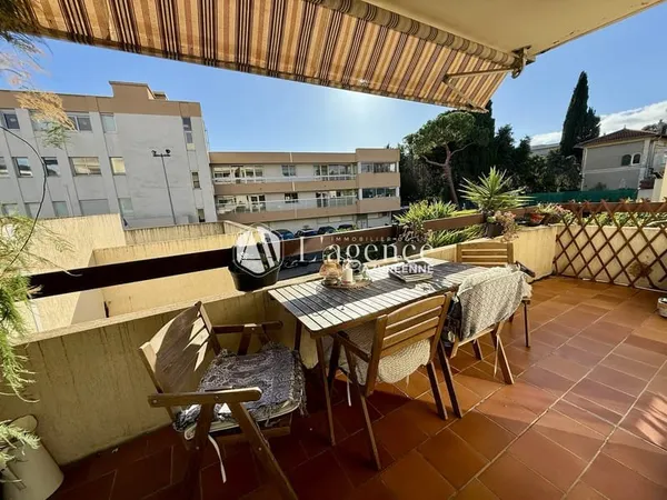 VAL FLEURI : APPARTEMENT 3PIÈCES TRAVERSANT AU CALME TERRASSE