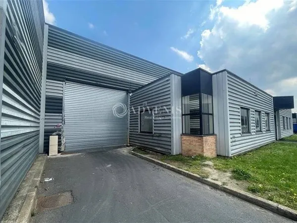 Local d'activité 596 m²