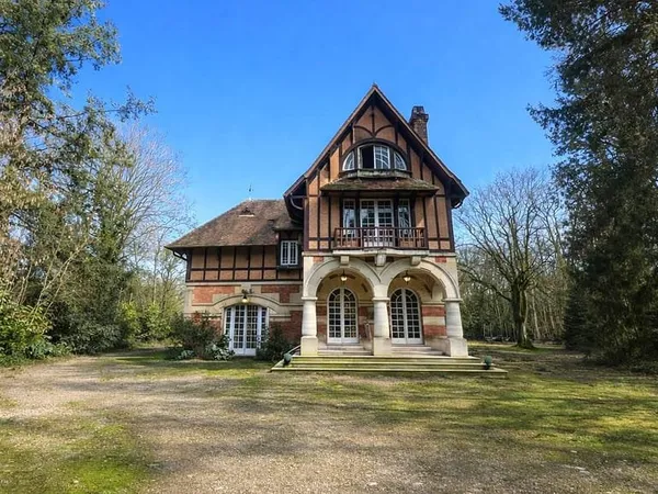 Maison 11 pièces 234 m²