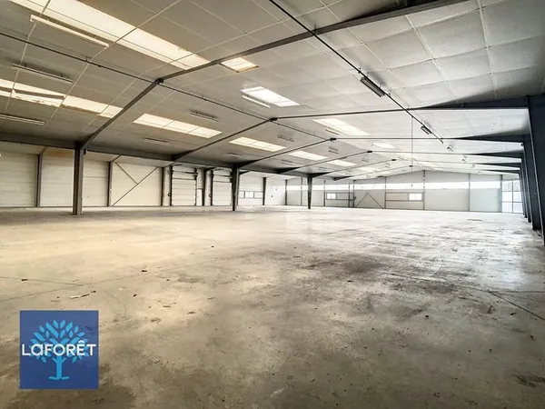 Immeuble commercial 5600 m²