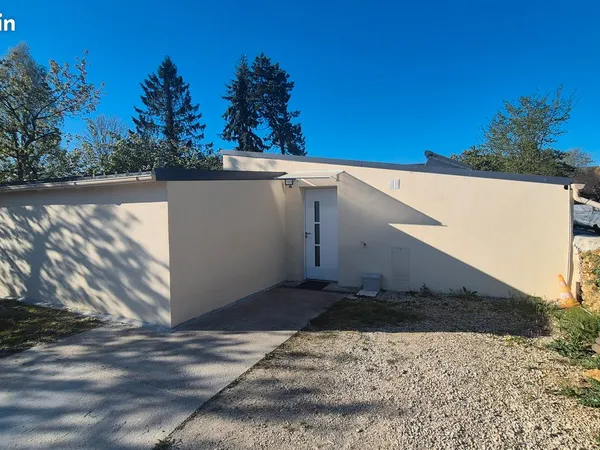 Appartement type maison de 80 M² 3 chambres + Jardin avec terrasse plein centre de