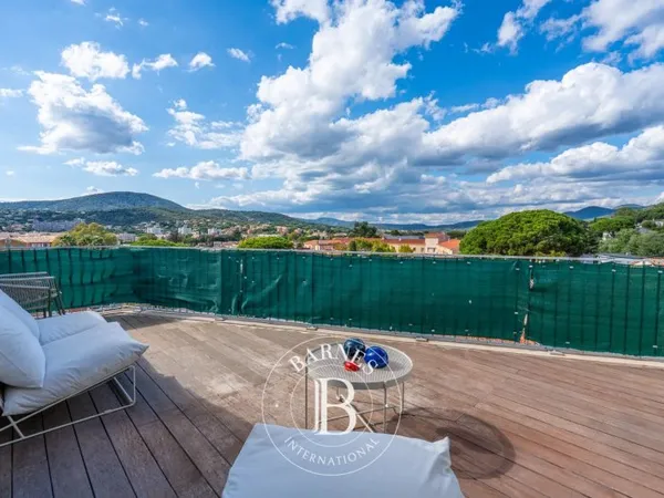 EXCLUSIVITÉ - SAINTE MAXIME - CENTRE-VILLE - APPARTEMENT - PISCINE
