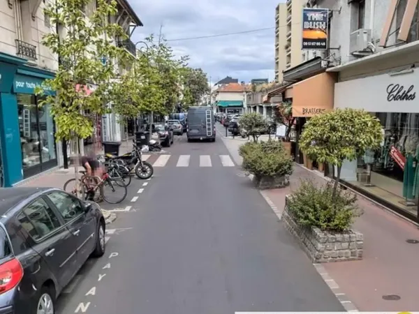 Local commercial 1 044 m²